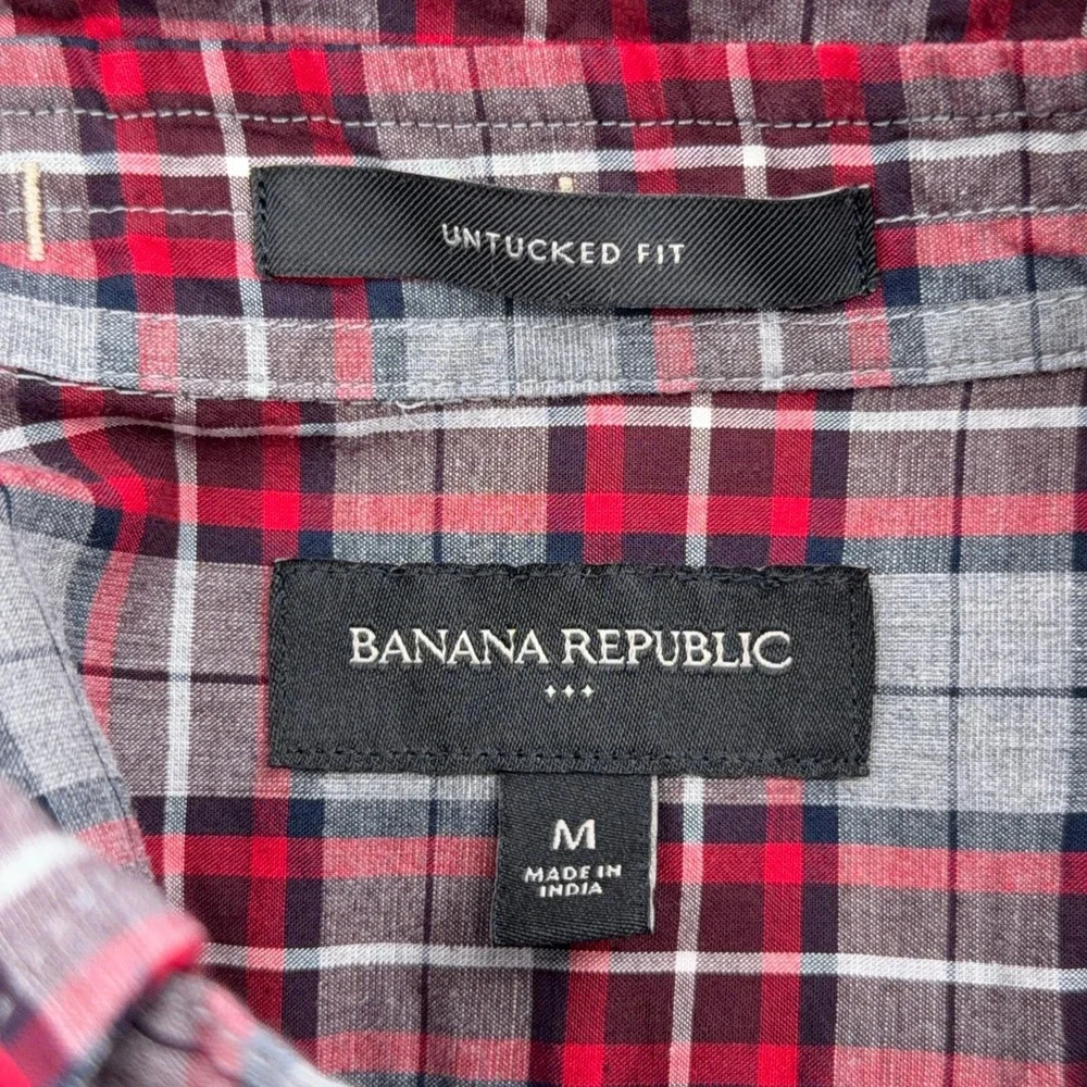Banana Republic Untucked Fit Mens M 100% Cotton Red Gray Plaid Button Down Shirt